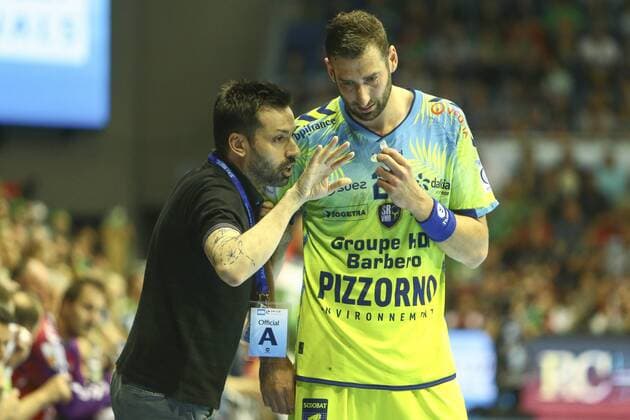 Saint Raphael Var vs SC Magdeburg. vl Joel da Silva (Saint Raphael, Trainer), Raphael Caucheteux (Saint Raphael, 20) gibt Anweisungen, gestikuliert mit den Armen, gesticulate, gives instructions Saint Raphael Var vs SC Magdeburg, Handball, Ottostadt Magdeburg EHF Cup Finals 2018, Saison 2017 2018, 19.05.2018 Magdeburg Copyright: xEibner-Pressefotox EP_taeger