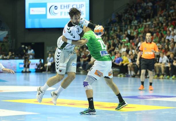 Handball, EHF Pokal, Frisch Auf Göppingen - Füchse Berlin 19.05.2018, xcsx, Handball EHF Cup Final 4, SC Magdeburg - Saint Raphael Var, emspor, v.l. Fabian Wiede (Füchse Berlin), Zarko Sesum (Frisch Auf! Göppingen), Zweikampf, battle for the ball Magdeburg