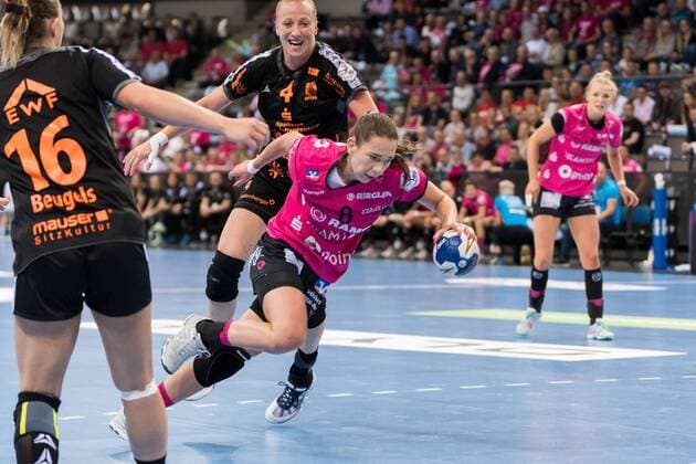 Sabine Heusdens (HSG Bad Wildungen Vipers 04, Monika Kobylinska (TusSies Metzingen 08), HSG Bad Wildungen Vipers gegen TuS Metzingen, Handball, OLYMP Final4, HBF, Handball Pokalfinale, Spiel um Platz 3, 1. Bundesliga, Frauen, 20.05.2018, HSG Bad Wildungen Vipers gegen TuS Metzingen, Handball, OLYMP Final4, HBF, Handball Pokalfinale, Spiel um Platz 3, 1. Bundesliga, Frauen, 20.05.2018 Stuttgart Copyright: xFrankx Eibner-Pressefotox EP_wfk