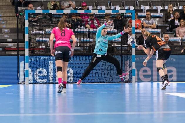 Jasmina Jankovic (TusSies Metzingen 23), Sabine Heusdens (HSG Bad Wildungen Vipers 04, HSG Bad Wildungen Vipers gegen TuS Metzingen, Handball, OLYMP Final4, HBF, Handball Pokalfinale, Spiel um Platz 3, 1. Bundesliga, Frauen, 20.05.2018, HSG Bad Wildungen Vipers gegen TuS Metzingen, Handball, OLYMP Final4, HBF, Handball Pokalfinale, Spiel um Platz 3, 1. Bundesliga, Frauen, 20.05.2018 Stuttgart Copyright: xFrankx Eibner-Pressefotox EP_wfk