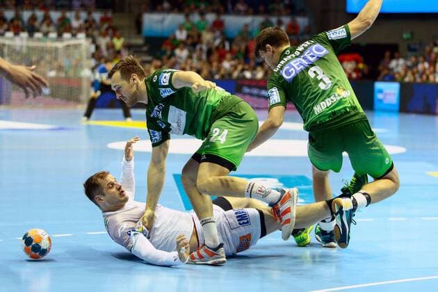 SC Magdeburg vs Frisch Auf Göppingen. vl Kresimir Kozina (Göppingen, 44), Christian O Sullivan (Magdeburg, 24), Piotr Chrapkowski (Magdeburg, 3) Zweikampf, Duell, Kampf, tackle SC Magdeburg vs Frisch Auf Göppingen, Handball, Ottostadt Magdeburg EHF Cup Finals 2018, Saison 2017 2018, 20.05.2018 Magdeburg Copyright: xEibner-Pressefotox EP_taeger
