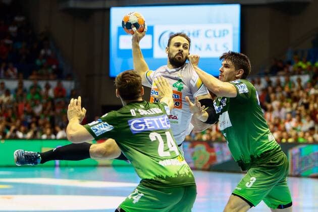 SC Magdeburg vs Frisch Auf Göppingen. vl Christian O Sullivan (Magdeburg, 24), Tim Kneule (Göppingen, 4), Piotr Chrapkowski (Magdeburg, 3) Zweikampf, Duell, Kampf, tackle SC Magdeburg vs Frisch Auf Göppingen, Handball, Ottostadt Magdeburg EHF Cup Finals 2018, Saison 2017 2018, 20.05.2018 Magdeburg Copyright: xTaegerEibner-Pressefotox EP_taeger