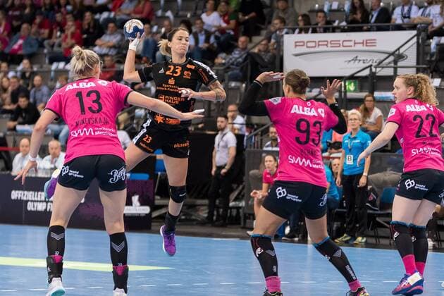 Shenia Minevskaja (TusSies Metzingen 13), Laura Vasilescu (HSG Bad Wildungen Vipers 23), Julia Behnke (TusSies Metzingen 93), HSG Bad Wildungen Vipers gegen TuS Metzingen, Handball, OLYMP Final4, HBF, Handball Pokalfinale, Spiel um Platz 3, 1. Bundesliga, Frauen, 20.05.2018, HSG Bad Wildungen Vipers gegen TuS Metzingen, Handball, OLYMP Final4, HBF, Handball Pokalfinale, Spiel um Platz 3, 1. Bundesliga, Frauen, 20.05.2018 Stuttgart Copyright: xFrankx Eibner-Pressefotox EP_wfk