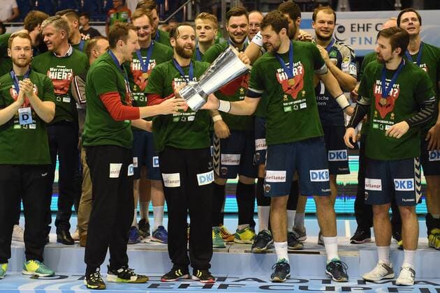 Handball, Herren, EHF-Pokal, Final Four Turnier in Magdeburg, Saison 2017 18, Endspiel, Füchse Berlin - Saint-Raphael Var Handball, Jubel nach dem Pokalsieg, TW Petr Stochl (Nr. 71, Füchse Berlin), TW Silvio Heinevetter (Nr. 12, Füchse Berlin), Jakov Gojun (Nr. 10, Füchse Berlin) und Fabian Wiede (Nr. 3, Füchse Berlin) freuen sich über den Erfolg, 20.05.18, Copyright: xMichaelxHundtx xMatthiasxKochx