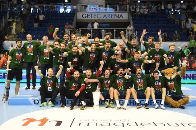 Handball, Herren, EHF-Pokal, Final Four Turnier in Magdeburg, Saison 2017 18, Endspiel, Füchse Berlin - Saint-Raphael Var Handball, Jubel nach dem Pokalsieg, die Füchse Berlin feiern den Erfolg im EHF-Cup, 20.05.18, Copyright: xMichaelxHundtx xMatthiasxKochx