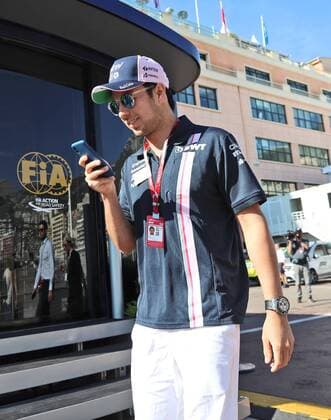 Sergio Perez (Sahara Force India F1 Team) mit Handy, Grosser Preis von Monaco 2018, Rennen, Motorsport, Formel 1, 24.05.2018, Grosser Preis von Monaco 2018, Rennen, Motorsport, Formel 1, 24.05.2018 Monte Carlo Copyright: xIllman Eibner-Pressefotox EP_ANS
