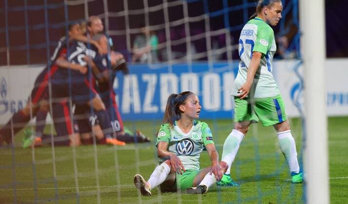 Wolfsburg vs Lyon, Finale CL Frauen, Kiew, Ukraine, 24.05.2018, FUßBALL - VfL Wolfsburg vs Olympique Lyon, Finale UEFA Frauen Champions League, Saison 2017-18. Bild zeigt: Marie-Joelle Wedemayer (VfL Wolfsburg), Isabel Kerschowski (VfL Wolfsburg), enttäuscht, traurig, niedergeschlagen, verzweifelt, down, frust, frustriert, enttäuschung Kiew