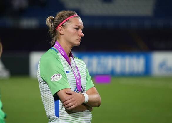 Wolfsburg vs Lyon, Finale CL Frauen, Kiew, Ukraine, 24.05.2018, FUßBALL - VfL Wolfsburg vs Olympique Lyon, Finale UEFA Frauen Champions League, Saison 2017-18. Bild zeigt: Alexandra Popp (VfL Wolfsburg) enttäuscht, traurig, niedergeschlagen, verzweifelt, down, frust, frustriert, enttäuschung Kiew