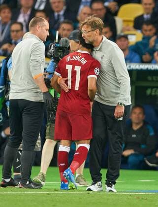 Fußball, CL Finale, Verletzung Mohamed Salah Mohamed SALAH, Liverpool 11 verletzt, Juergen KLOPP, Trainer Liverpool , troestet REAL MADRID - FC LIVERPOOL Fussball UEFA Champions League, Finale, Kiew, Ukraine, May 26, 2018 CL Season 2017 2018