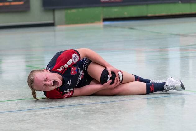 Aylin Bok (SG H2Ku Herrenberg Kuties 08), verletzt am Boden, SG H2Ku Herrenberg Kuties vs. SG 09 Kirchhof, Handball, 2.Bundesliga, Frauen, HBF, Saison 17 18, 26.05.2018, SG H2Ku Herrenberg Kuties vs. SG 09 Kirchhof, Handball, 2.Bundesliga, Frauen, HBF, Saison 17 18, 26.05.2018 Herrenberg Copyright: xEIBNER WolfgangxFrankx EP_WFK