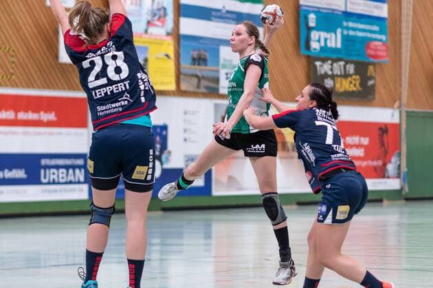 Diana Sabljak (SG 09 Kirchhof 15), Carolin Tuc (SG H2Ku Herrenberg Kuties 77), SG H2Ku Herrenberg Kuties vs. SG 09 Kirchhof, Handball, 2.Bundesliga, Frauen, HBF, Saison 17 18, 26.05.2018, SG H2Ku Herrenberg Kuties vs. SG 09 Kirchhof, Handball, 2.Bundesliga, Frauen, HBF, Saison 17 18, 26.05.2018 Herrenberg Copyright: xEIBNER WolfgangxFrankx EP_WFK