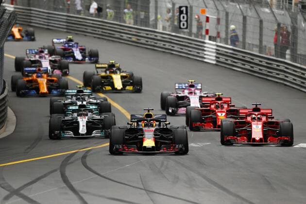 Motorsports: FIA Formula One World Championship WM Weltmeisterschaft 2018, Grand Prix of Monaco, Start, 3 Daniel Ricciardo (AUS, Aston Martin Red Bull Racing), 5 Sebastian Vettel (GER, Scuderia Ferrari), 44 Lewis Hamilton (GBR, Mercedes AMG Petronas Motorsport), 7 Kimi Raikkonen (FIN, Scuderia Ferrari), Monte Carlo Monaco