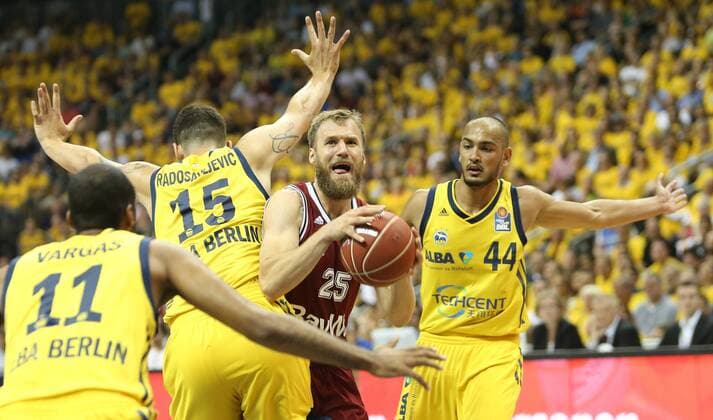 Berlin, Mercedes Benz Arena , 07.06.2018, Basketball, 1. Bundesliga, BBL Playoffs 2018, BBL Finale 2 , ALBA BERLIN gegen FC Bayern München Bild: Anton Gavel ( FC Bayern München) Basketball - BBL Basketball, 1. Bundesliga, BBL Finale 2, ALBA Berlin - FC Bayern München