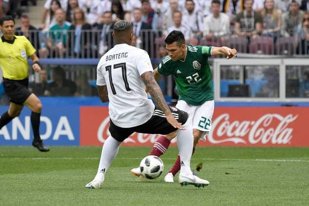 Fussball, Herren, Saison 2017 18, Weltmeisterschaft in Russland, Gruppe F (1. Spieltag, Luschniki-Stadion Moskau), Deutschland - Mexiko, Jerome Boateng (Nr. 17, Deutschland), Hirving Lozano (Nr. 22, Mexiko), 17.06.2018, Copyright: xMatthiasxKochx
