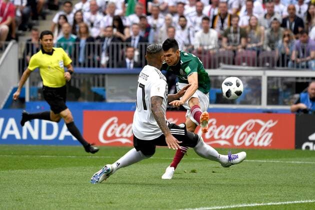 Fussball, Herren, Saison 2017 18, Weltmeisterschaft in Russland, Gruppe F (1. Spieltag, Luschniki-Stadion Moskau), Deutschland - Mexiko, Jerome Boateng (Nr. 17, Deutschland), Hirving Lozano (Nr. 22, Mexiko), 17.06.2018, Copyright: xMatthiasxKochx