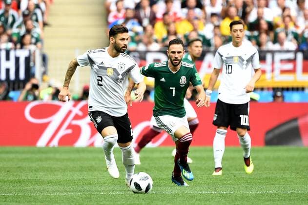 Fussball, Herren, Saison 2017 18, Weltmeisterschaft in Russland, Gruppe F (1. Spieltag, Luschniki-Stadion Moskau), Deutschland - Mexiko, Marvin Plattenhardt (Nr. 2, Deutschland), Miguel Layun (Nr. 7, Mexiko), 17.06.2018, Copyright: xMatthiasxKochx