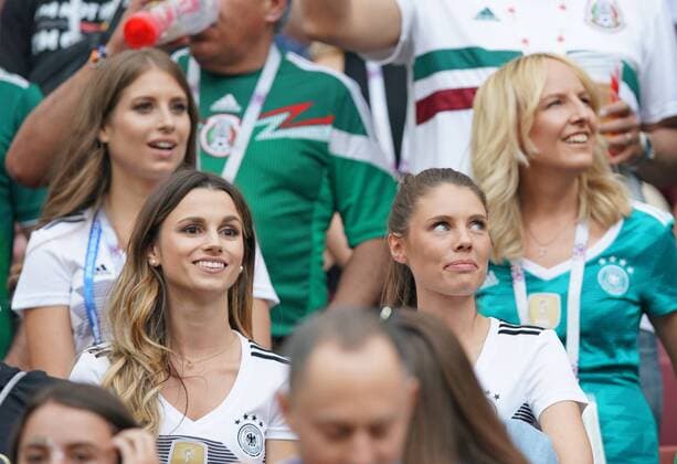 Germany - Mexico, Soccer, Moscow, June 17, 2018 Spielerfrauen Cathy Fischer, Ehefrau von Mats Hummels,l Christina Raphaella, Ehefrau von Matthias GINTER, DFB 4 , Annika, Freundin von Jonas HECTOR GERMANY - MEXICO FIFA World Cup WM Weltmeisterschaft Fussball 2018 RUSSIA, Group F, Season 2018 2019, June 17, 2018 L u z h n i k i Stadium in Moscow, Russia. Photo: MAGICS Peter Schatz