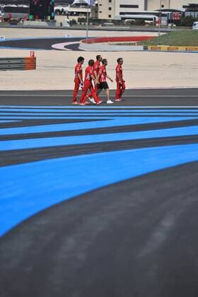 Sebastian Vettel (Scuderia Ferrari) besichtigt mit Teammitgliedern die Strecke, Grosser Preis von Frankreich 2018, Rennen, Motorsport, Formel 1, 21.06.2018, Grosser Preis von Frankreich 2018, Rennen, Motorsport, Formel 1, 21.06.2018 Le Castellet Copyright: xIllman Eibner-Pressefotox EP_eer