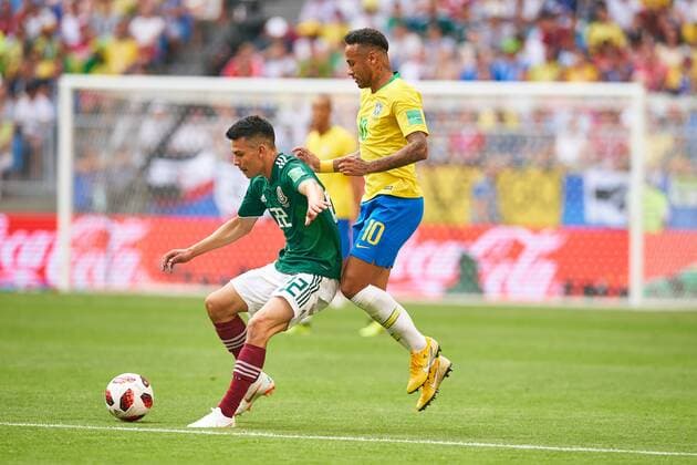 Brasil - Mexico, Soccer, Samara, July 02, 2018 NEYMAR, Bra 10 compete for the ball, tackling, duel, header against Edson ALVAREZ, Mex 21 BRASIL - MEXICO FIFA World Cup WM Weltmeisterschaft Fussball 2018 RUSSIA, Best of 16, Season 2018 2019, July 02, 2018 Stadium in Samara, Russia. Photo: MAGICS Peter Schatz