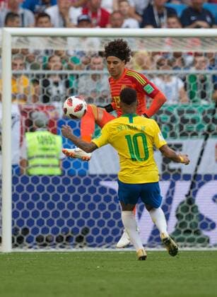 02.07.2018, Samara, pilka nozna, mistrzostwa swiata, Brazylia - Meksyk, N z Guillermo Ochoa (MEX), Neymar (BRA), fot. Tomasz Jastrzebowski Foto Olimpik ----- 02.07.2018, Samara, football, FIFA World Cup WM Weltmeisterschaft Fussball 2018, Brasil - Mexico, In the picture: Guillermo Ochoa (MEX), Neymar (BRA) fot. Tomasz Jastrzebowski Foto Olimpik NEWSPIX.PL --- Newspix.pl france out! 20180702toja9682