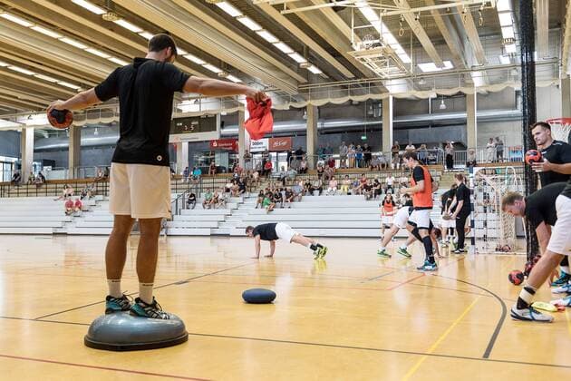 Warmlaufen und Dehnen, HBW Balingen-Weilstetten, Handball, 2. Bundesliga, Oeffentliches Training, 2018 2019, 26.07.2018, HBW Balingen-Weilstetten, Handball, 2. Bundesliga, Oeffentliches Training, 2018 2019, 26.07.2018 Balingen Copyright: xEIBNER SaschaxWaltherx EP_SWA