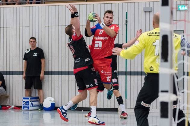 Nikolai Link (HC Erlangen 33), Benjamin Meschke (HBW Balingen-Weilstetten 13), HBW Balingen-Weilstetten vs. HC Erlangen , 24. Sparkassen-Cup , Handballl, DKB, Herren, 2.Bundesliga, 1.Bundesliga, Saison 18 19, GER, 27.07.2018, HBW Balingen-Weilstetten vs. HC Erlangen , 24. Sparkassen-Cup , Handballl, DKB, Herren, 2.Bundesliga, 1.Bundesliga, Saison 18 19, GER, 27.07.2018 Altensteig Copyright: xEIBNER WolfgangxFrankx EP_WFK