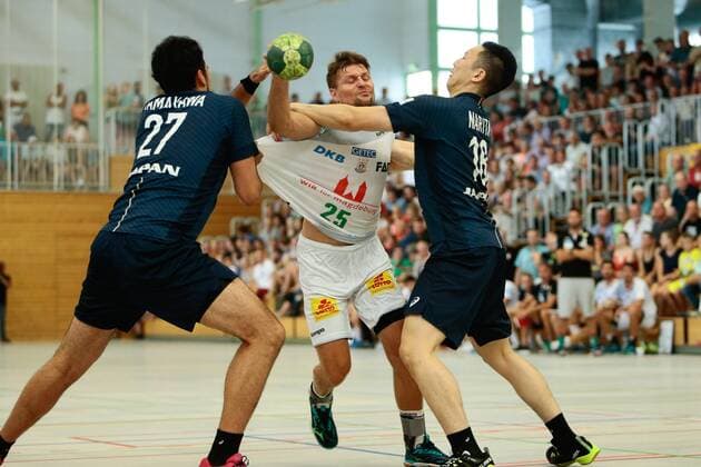 01.08.2018, xtgx, Handball Testspiel, SC Magdeburg - Japan, emspor, v.l. Hiroyasu Tamakawa, Marko Bezjak (Magdeburg), Kohei Narita Zweikampf, Duell, Kampf, tackle Beetzendorf