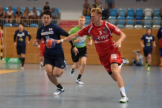Handball, Herren, Saison 2018 19, Mini-Turniner in der MBS-Arena, Japan - 1. VfL Potsdam, Shinnosuke Tokuda (Nr. 19, Japan), Jacques Caspar (Nr. 3, 1. VfL Potsdam), 03.08.18, Copyright: xMichaelxHundtx xMatthiasxKochx