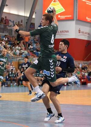 Handball, Herren, Saison 2018 19, Mini-Turniner in der MBS-Arena, Füchse Berlin - Japan, Bjarki Elisson (Nr. 4, Füchse Berlin), Shinnosuke Tokuda (Nr. 19, Japan), 03.08.18, Copyright: xMichaelxHundtx xMatthiasxKochx