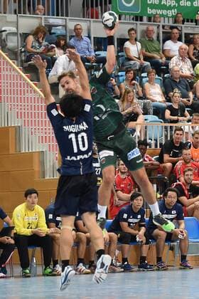 Handball, Herren, Saison 2018 19, Mini-Turniner in der MBS-Arena, Füchse Berlin - Japan, Naoki Sugioka (Nr. 10, Japan), Fabian Wiede (Nr. 3, Füchse Berlin), 03.08.18, Copyright: xMichaelxHundtx xMatthiasxKochx