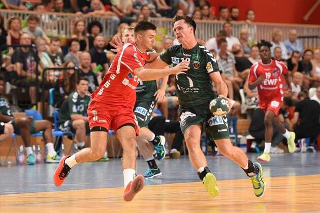 Handball, Herren, Saison 2018 19, Mini-Turniner in der MBS-Arena, 1. VfL Potsdam - Füchse Berlin, Levi Schwark (Nr. 98, 1. VfL Potsdam), Hans Lindberg (Nr. 18, Füchse Berlin), 03.08.18, Copyright: xMichaelxHundtx xMatthiasxKochx
