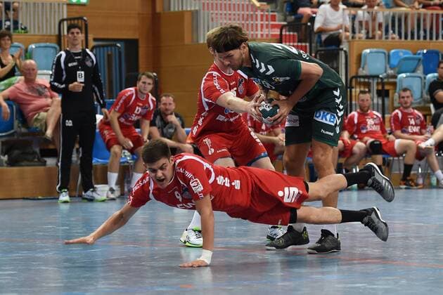 Handball, Herren, Saison 2018 19, Mini-Turniner in der MBS-Arena, 1. VfL Potsdam - Füchse Berlin, Phil-Lukas Winter (Nr. 35, 1. VfL Potsdam), Robin Hunt (Nr. 9, 1. VfL Potsdam), Erik Schmidt (Nr. 28, Füchse Berlin), 03.08.18, Copyright: xMichaelxHundtx xMatthiasxKochx