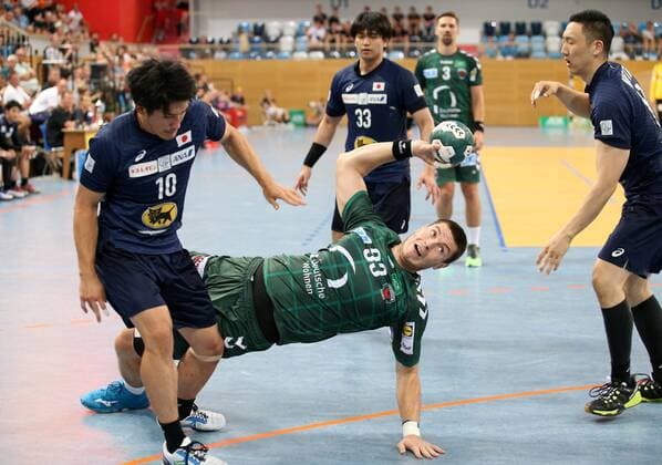 GER, 1.HBL, FUECHSE BERLIN VS. Nationalmannschaft Japan 03.08.2018, Luftschiffhafen, Berlin, GER, 1.HBL, FUECHSE BERLIN VS. Nationalmannschaft Japan, im Bild Mijajlo Marsenic (Fuechse Berlin 93), Naoki Sugioka, Yuto Agarie
