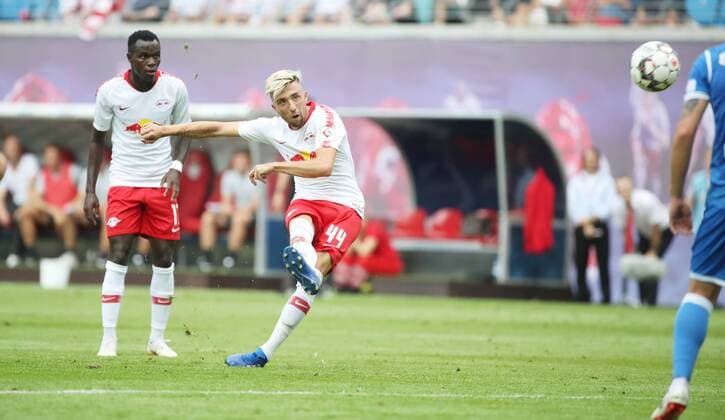 RB Leipzig - Craiova Fussball Euro League Quali Leipzig, 09.08.2018, Red Bull Arena, Fussball, UEFA EURO EM Europameisterschaft Fussball League , Qualifikation, 3.Runde, Hinspiel, RB Leipzig vs. CF Universitatea Craiova , Im Bild; Kevin Kampl (44, RB Leipzig). ,