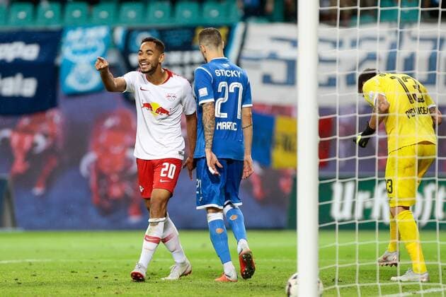 09.08.2018, xtgx, Fussball Europa League 3. Qualirunde, RB Leipzig - CS Universitatea Craiova emspor, v.l. Mateus Cunha (Leipzig, 20) Jubel, Torjubel, jubelt über das Tor, celebrate the goal, celebration, Craiova enttäuscht, schaut enttäuscht, niedergeschlagen, disappointed Leipzig