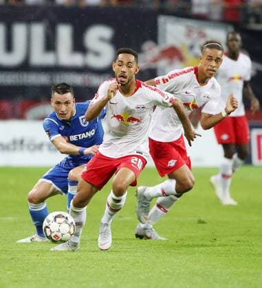 RB Leipzig - Craiova Fussball Euro League Quali Leipzig, 09.08.2018, Red Bull Arena, Fussball, UEFA EURO EM Europameisterschaft Fussball League , Qualifikation, 3.Runde, Hinspiel, RB Leipzig vs. CS Universitatea Craiova 3:1 (1:0) , Im Bild von vorn; Matheus Cunha (20, RB Leipzig), Alexandru Mateiu (8, Craiova) und Yussuf Poulsen (9, RB Leipzig). ,