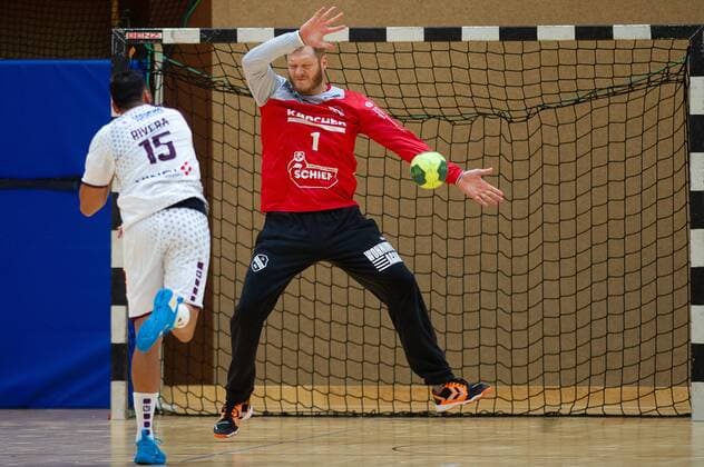 15 Valero Rivera Folch (HBC Nantes), 1 Johannes Bitter (TVB 1898 Stuttgart), HBC Nantes vs. TVB 1898 Stuttgart, Sparkassencup 2018, Handball, Herren, 1.Bundesliga, Ligue Nationale de Handball, 11.08.2018, GER, Sparkassen-Cup 2018, Ehingen, Handball, 11.08.2018 Ehingen Copyright: xEIBNER Michael_Schmidtx EP_MST