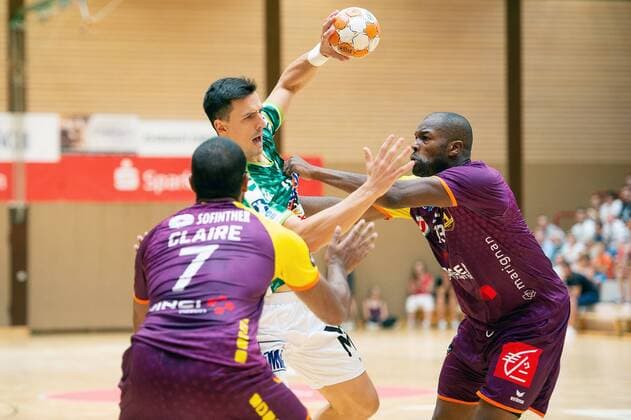 42 Nemanja Zelenovic (Frisch Auf Göppingen), 7 Nicolas Claire (HBC Nantes), 13 Rock Feliho (HBC Nantes), HBC Nantes vs. Frisch Auf! Göppingen, Sparkassencup 2018, Handball, Herren, 1.Bundesliga, Ligue Nationale de Handball, 12.08.2018, Sparkassen-Cup Ehingen 2018, 12.08.2018 Ehingen Copyright: xEIBNER Michael_Schmidtx EP_MST