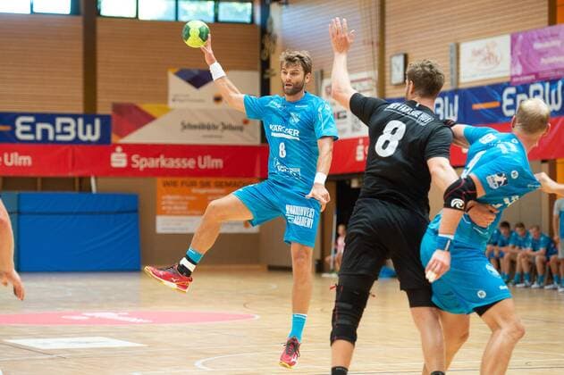 8 Michael Schweikardt (TVB 1898 Stuttgart), 8 Jonas Tidemand (Ribe-Esbjerg HH), 9 Manuel Späth (TVB 1898 Stuttgart), TVB 1898 Stuttgart vs. Ribe-Esbjerg HH, Sparkassencup 2018, Handball, Herren, Handboldligaen, 1. Bundesliga, 12.08.2018, Sparkassen-Cup Ehingen 2018, 12.08.2018 Ehingen Copyright: xEIBNER Michael_Schmidtx EP_MST