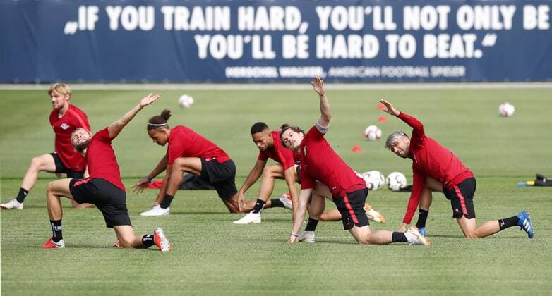 RB Leipzig - Training Euro League Quali Leipzig, 15.08.2018, RBL Trainingszentrum, Fussball, GER, 1.Bundesliga, Qualifikation zur UEFA Europa League , RB LEIPZIG - Training am Vortag des Rückpiels bei Uni Craiova (ROU) , Im Bild v.l.: Emil Forsberg, Konrad Laimer, Yussuf Poulsen, Matheus Cunha, Marcel Sabitzer und Kevin Kampl (alle RB Leipzig). ,