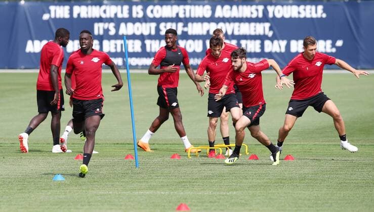 RB Leipzig - Training Euro League Quali Leipzig, 15.08.2018, RBL Trainingszentrum, Fussball, GER, 1.Bundesliga, Qualifikation zur UEFA Europa League , RB LEIPZIG - Training am Vortag des Rückpiels bei Uni Craiova (ROU) , Im Bild v.l.: Dayot Upamecano, Jean-Kevin Augustin, Nordi Mukiele, Marcello Saracchi, Massimo Bruno und Willi Orban (alle RB Leipzig). ,