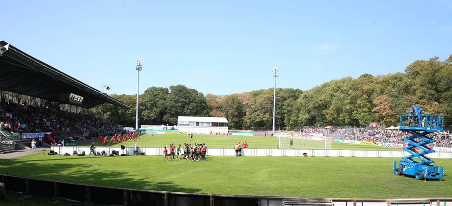 Fußball, Stadiongeschichte FC Viktoria Köln Viktoria Koeln - RB Leipzig Fussball DFB Pokal Köln, 19.08.2018, Sportpark Höhenberg, Fussball, DFB Pokal, 1.Runde, FC Viktoria Koeln vs. RB Leipzig , Im Bild: Stadionübersicht. , DFB regulations prohibit any use of photographs as image sequences and or quasi-video. ,