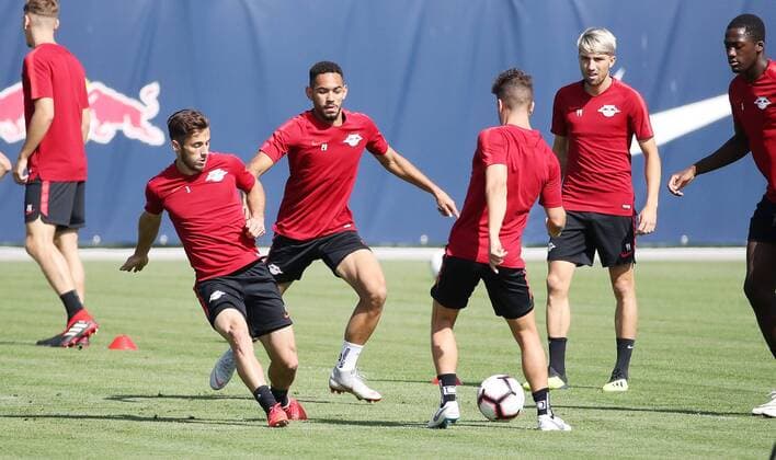 RB Leipzig - Training Fussball Leipzig, 22.08.2018, Red Bull Akademie, Fußball , Rasenballsport Leipzig, Training vor dem Auswärtsspiel in der Euroleague bei Sorja Luhansk. , Im Bild von links: Marcello Saracchi, Matheus Cunha, Diego Demme, Kevin Kampl und Ibrahima KonatŽ Konate. ,
