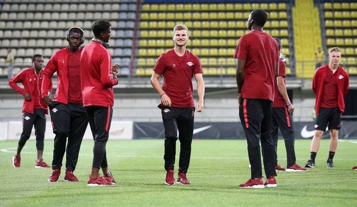 Fußball, EL Quali, Sorja Luhansk - RB Leipzig, vor Spielbeginn Luhansk - RB Leipzig Fussball Euro League Quali Saporoschje Ukraine, 23.08.2018, Slawutytsch-Arena, Fussball, Qualifikation zur UEFA Europa League, Playoff - HIN , FK Sorja Luhansk (UKR) vs. RB Leipzig (GER) , Platzbegehung. Im Bild: RB Leipzig. Mi.: Timo Werner. ,