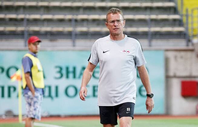 Fußball, EL Quali, Sorja Luhansk - RB Leipzig, vor Spielbeginn Luhansk - RB Leipzig Fussball Euro League Quali Saporoschje Ukraine, 23.08.2018, Slawutytsch-Arena, Fussball, Qualifikation zur UEFA Europa League, Playoff - HIN , FK Sorja Luhansk (UKR) vs. RB Leipzig (GER) , Im Bild: Cheftrainer Ralf Rangnick (RB Leipzig) ,
