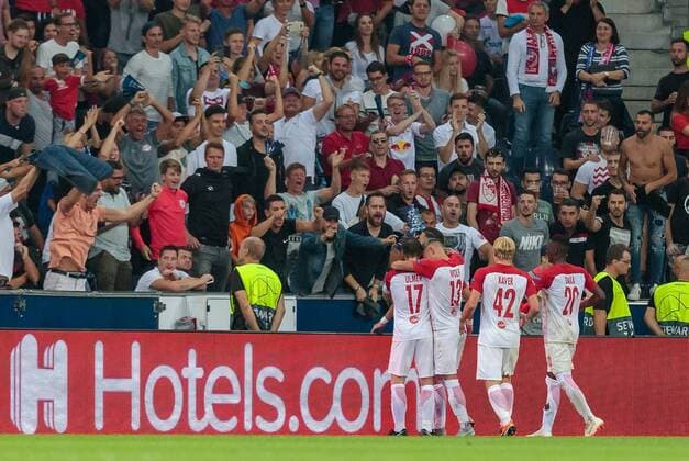 29.08.2018, Red Bull Arena, Salzburg, AUT, UEFA CL, FC Salzburg vs Roter Stern Belgrad, Qualifikation, Rueckspiel, im Bild Torjubel Salzburg nach dem 1:0 durch Munas Dabbur (Salzburg) during the UEFA Champions League Qualification, 2nd Leg Match between FC Salzburg and Red Star Belgrade at the Red Bull Arena in Salzburg, Austria on 2018 08 29. Salzburg