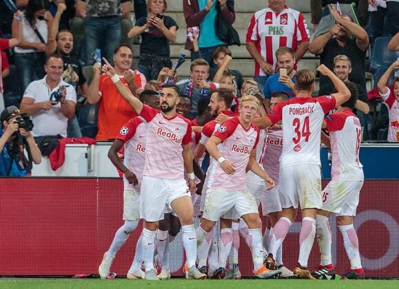 29.08.2018, Red Bull Arena, Salzburg, AUT, UEFA CL, FC Salzburg vs Roter Stern Belgrad, Qualifikation, Rueckspiel, im Bild Torjubel Salzburg nach dem 2:0 durch Munas Dabbur (Salzburg) during the UEFA Champions League Qualification, 2nd Leg Match between FC Salzburg and Red Star Belgrade at the Red Bull Arena in Salzburg, Austria on 2018 08 29. Salzburg