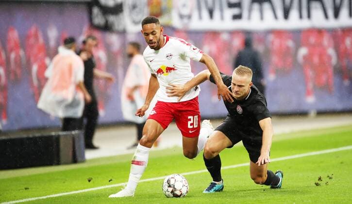 Sport Bilder des Tages RB Leipzig - Luhansk Fussball Euro League Quali Leipzig, 30.08.2018, Red Bull Arena, Fussball, UEFA EURO EM Europameisterschaft Fussball League , Qualifikation, PlayOff Rückspiel, Hinspiel , RB Leipzig vs. FK Sorja Luhansk , Im Bild von links; Matheus Cunha (20, RB Leipzig) und Oleksandr Svatok (3, Luhansk). , Für die Verletzung der Persönlichkeitsrechte und des Datenschutzes der abgebildeten Personen übernimmt PICTURE POINT bzw. und der Urheber des Fotos keine Haftung! ,