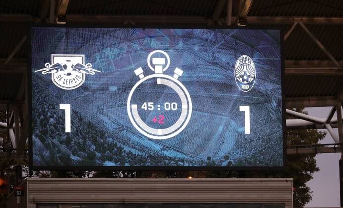 RB Leipzig - Luhansk Fussball Euro League Quali Leipzig, 30.08.2018, Red Bull Arena, Fussball, UEFA EURO EM Europameisterschaft Fussball League , Qualifikation, PlayOff Rückspiel, Hinspiel , RB Leipzig vs. FK Sorja Luhansk , Im Bild; Der Halbzeitstand. , Für die Verletzung der Persönlichkeitsrechte und des Datenschutzes der abgebildeten Personen übernimmt PICTURE POINT bzw. und der Urheber des Fotos keine Haftung! ,