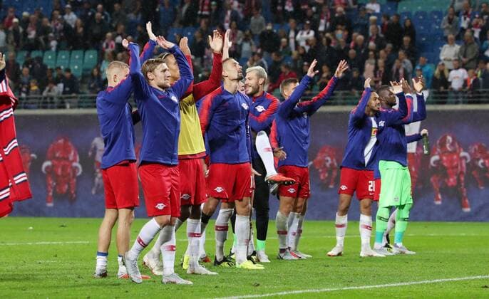 RB Leipzig - Luhansk Fussball Euro League Quali Leipzig, 30.08.2018, Red Bull Arena, Fussball, UEFA EURO EM Europameisterschaft Fussball League , Qualifikation, PlayOff Rückspiel, Hinspiel , RB Leipzig vs. FK Sorja Luhansk 3:2 (1:1) , Im Bild; Leipziger Jubel nach Spielschluß. , Für die Verletzung der Persönlichkeitsrechte und des Datenschutzes der abgebildeten Personen übernimmt PICTURE POINT bzw. und der Urheber des Fotos keine Haftung! ,